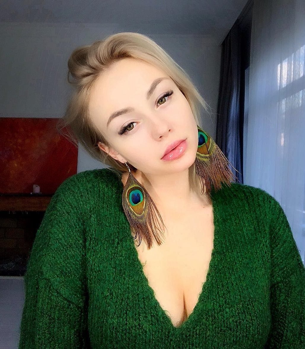 CheerleaderNina from Herefordshire,United Kingdom